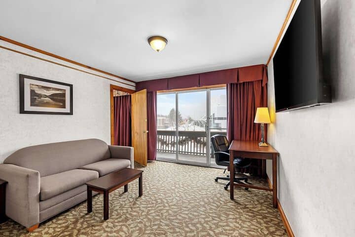 Room 32 of 79