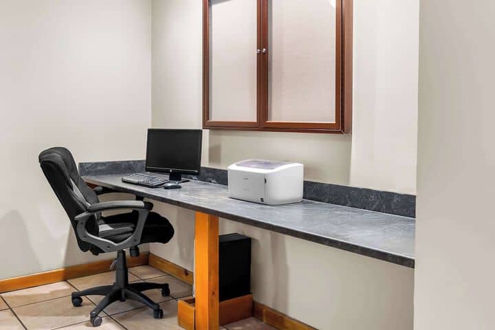 Business Center 75 of 79
